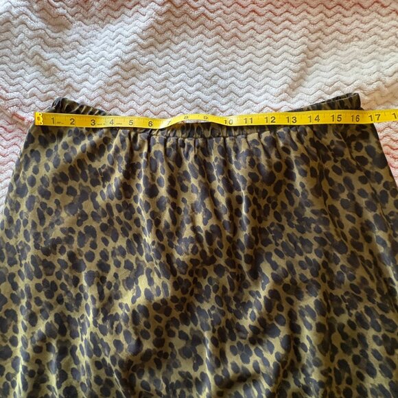 Banana Republic Green Cheetah Print Slip Skirt - Size Large - Picture 2 of 5